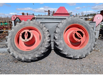 Komplett kerék - Mezőgazdasági gépek Taurus Paripyörät 18.4R38 todella hyväkuntoiset Fendt Farmer 312LSA sopivat: 2 kép. Komplett kerék - Mezőgazdasági gépek Taurus Paripyörät 18.4R38 todella hyväkuntoiset Fendt Farmer 312LSA sopivat: 2 kép.