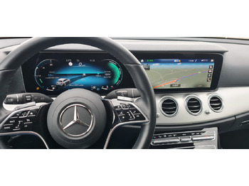 Autó MERCEDES-BENZ