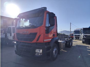Platós teherautó IVECO Stralis