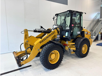 Gumikerekes homlokrakodó Caterpillar 908 Cat 908 M: 2 kép.