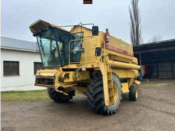 Kombájn NEW HOLLAND TX36
