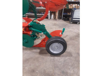 Eke Kverneland 150 B variomat 4 schaar: 5 kép. Eke Kverneland 150 B variomat 4 schaar: 5 kép.