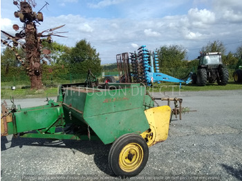 Kocka bálázó JOHN DEERE PRESSE MOYENNE DENSITE CB 300: 4 kép.