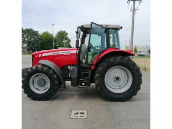 Traktor MASSEY FERGUSON: 5 kép. Traktor MASSEY FERGUSON: 5 kép.