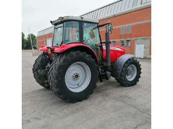 Traktor MASSEY FERGUSON: 2 kép. Traktor MASSEY FERGUSON: 2 kép.