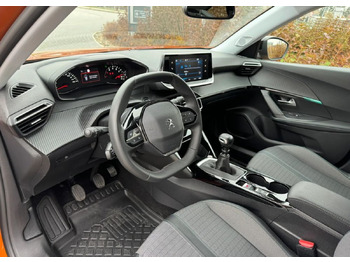 Terepjáró/ SUV Peugeot 2008 Peugeot 1.2 benz 100 km Allure 6tys przebieg fabrycznie nowy: 5 kép. Terepjáró/ SUV Peugeot 2008 Peugeot 1.2 benz 100 km Allure 6tys przebieg fabrycznie nowy: 5 kép.