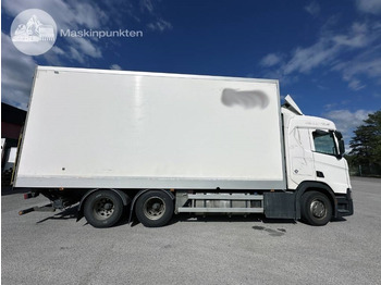 Dobozos felépítményű teherautó Scania R 520: 4 kép.