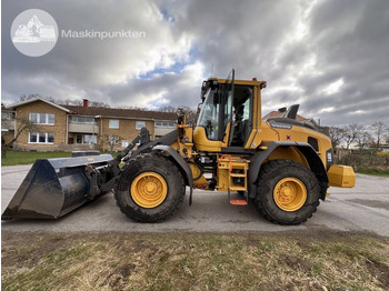 Gumikerekes homlokrakodó VOLVO L60H