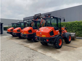 Gumikerekes homlokrakodó KUBOTA R065