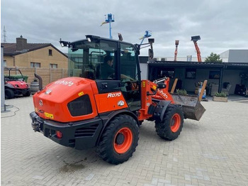 Gumikerekes homlokrakodó KUBOTA R070
