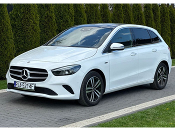 Szedán MERCEDES-BENZ