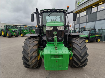 Traktor John Deere 6215R: 2 kép.