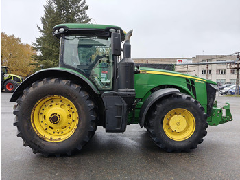Traktor John Deere 8345R e23: 2 kép. Traktor John Deere 8345R e23: 2 kép.