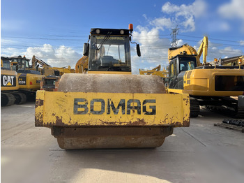 Henger BOMAG BW226DH-4: 5 kép. Henger BOMAG BW226DH-4: 5 kép.