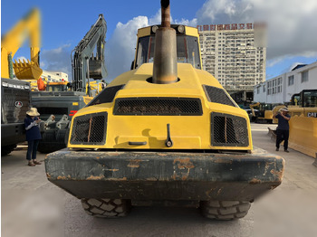 Henger BOMAG BW226DH-4: 3 kép. Henger BOMAG BW226DH-4: 3 kép.