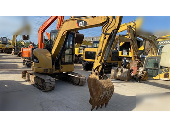 Minikotró CATERPILLAR 305C CR: 3 kép. Minikotró CATERPILLAR 305C CR: 3 kép.