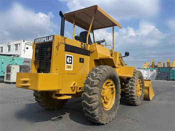 Gumikerekes homlokrakodó CATERPILLAR 910: 5 kép.