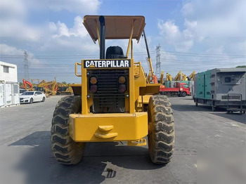 Gumikerekes homlokrakodó CATERPILLAR 910: 4 kép.