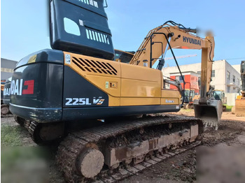 Lánctalpas kotró HYUNDAI 225LC-9: 2 kép. Lánctalpas kotró HYUNDAI 225LC-9: 2 kép.