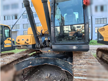 Lánctalpas kotró HYUNDAI 225LC-9: 3 kép. Lánctalpas kotró HYUNDAI 225LC-9: 3 kép.