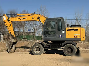 Gumikerekes kotró HYUNDAI