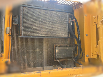 Lánctalpas kotró JCB JS220 LC: 5 kép.