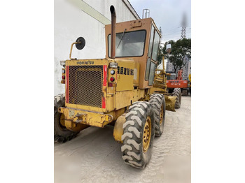 Gréder KOMATSU GD511A: 2 kép.