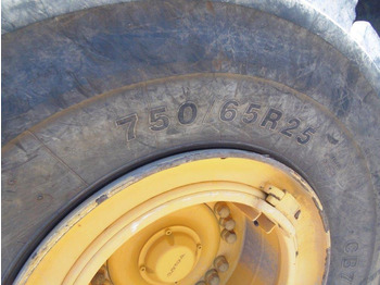 Gumikerekes homlokrakodó VOLVO L110H