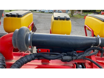 Szemenkénti vetőgép Vaderstad Tempo F 8RK.: 5 kép. Szemenkénti vetőgép Vaderstad Tempo F 8RK.: 5 kép.