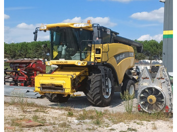 Kombájn NEW HOLLAND MIETITREBBIA CX 720: 2 kép. Kombájn NEW HOLLAND MIETITREBBIA CX 720: 2 kép.