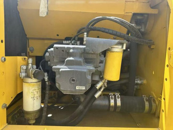 Lánctalpas kotró KOMATSU 200-8: 3 kép.