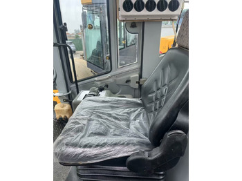 Talajtömörítő XCMG XS223J: 4 kép.