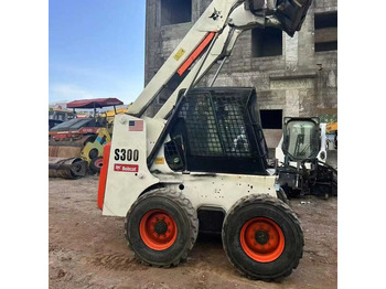 Mini homlokrakodó BOBCAT S300