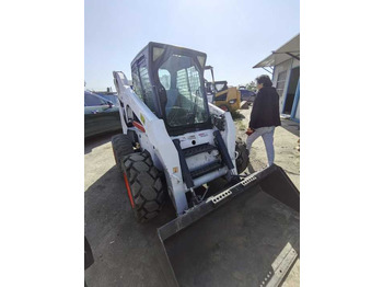 Mini homlokrakodó Second Hand Bobcat S300 Skid Steer Loader High Quality Cheap 95% New Used Mini Bobcati Bobcate S300: 2 kép.
