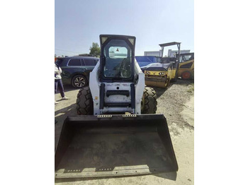 Mini homlokrakodó Second Hand Bobcat S300 Skid Steer Loader High Quality Cheap 95% New Used Mini Bobcati Bobcate S300: 3 kép.