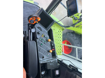 Kombájn Claas Lexion 560 TT: 2 kép. Kombájn Claas Lexion 560 TT: 2 kép.