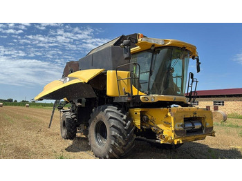 Kombájn NEW HOLLAND CR900