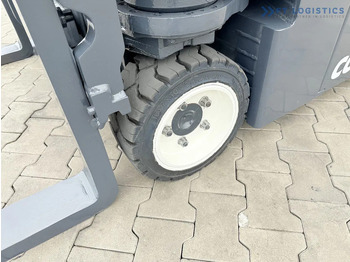 Combilift Combilift CBE2500 / TRIPLEX / 5500MM / FREE LIFT / ELECTRIC DRIVE / ONLY 2300 MTH / FORK POSITIONER / SIDE SHIFT / NEW TYRES / L lízing Combilift Combilift CBE2500 / TRIPLEX / 5500MM / FREE LIFT / ELECTRIC DRIVE / ONLY 2300 MTH / FORK POSITIONER / SIDE SHIFT / NEW TYRES / L: 4 kép. Combilift Combilift CBE2500 / TRIPLEX / 5500MM / FREE LIFT / ELECTRIC DRIVE / ONLY 2300 MTH / FORK POSITIONER / SIDE SHIFT / NEW TYRES / L lízing Combilift Combilift CBE2500 / TRIPLEX / 5500MM / FREE LIFT / ELECTRIC DRIVE / ONLY 2300 MTH / FORK POSITIONER / SIDE SHIFT / NEW TYRES / L: 4 kép.