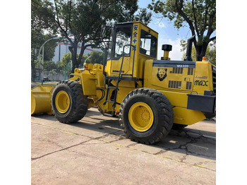Gumikerekes homlokrakodó KOMATSU WA320