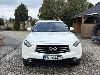 Terepjáró/ SUV Infiniti QX70 FX30 Diesel V6 Euro6: 2 kép.