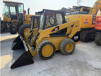 Mini homlokrakodó CATERPILLAR 226B