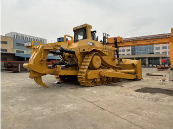 Buldózer CATERPILLAR D10R: 2 kép.