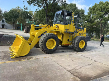 Gumikerekes homlokrakodó KOMATSU WA320