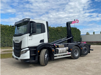 Horgos rakodó teherautó IVECO X-WAY