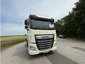 Nyergesvontató DAF XF 105 (FFA): 2 kép.