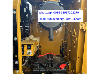 Lánctalpas kotró Caterpillar 320D2L: 4 kép.
