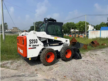 Mini homlokrakodó BOBCAT S250