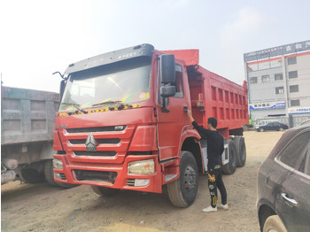 Billenőplatós teherautó SINOTRUK HOWO