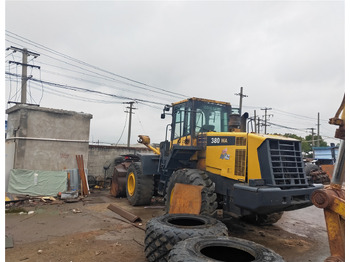 Gumikerekes homlokrakodó KOMATSU wheel Loader: 2 kép. Gumikerekes homlokrakodó KOMATSU wheel Loader: 2 kép.