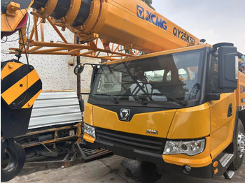 Daru XCMG Crane QY25K: 3 kép.